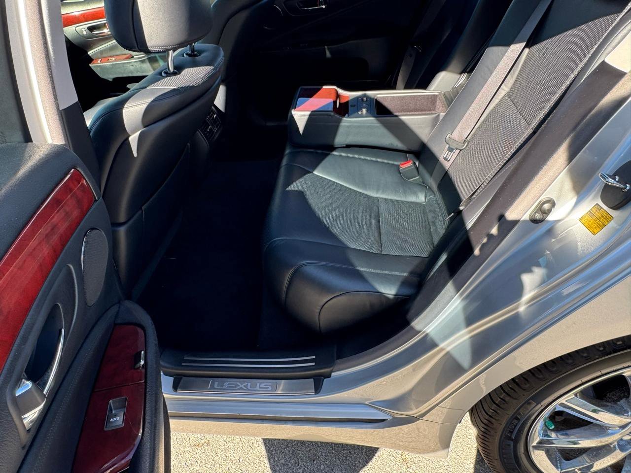 Used 2007 Lexus LS 460 RWD image 54
