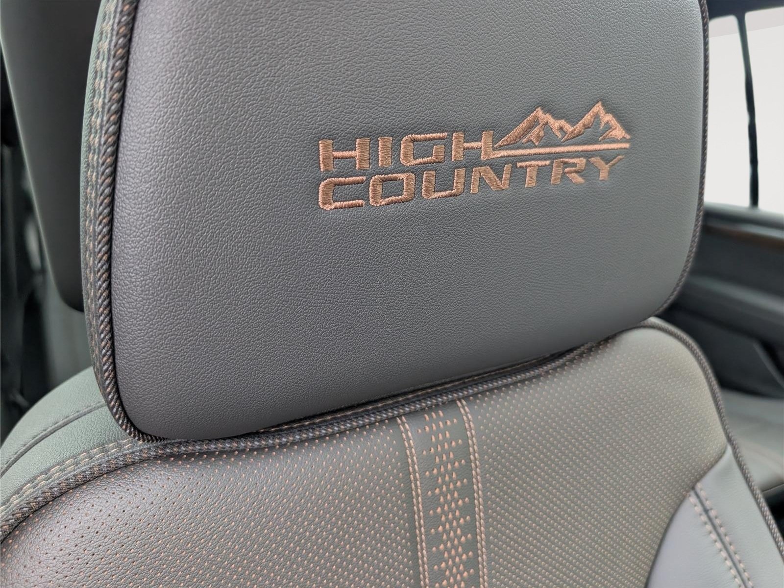 New 2026 Chevrolet Tahoe High Country AWD/4WD image 8