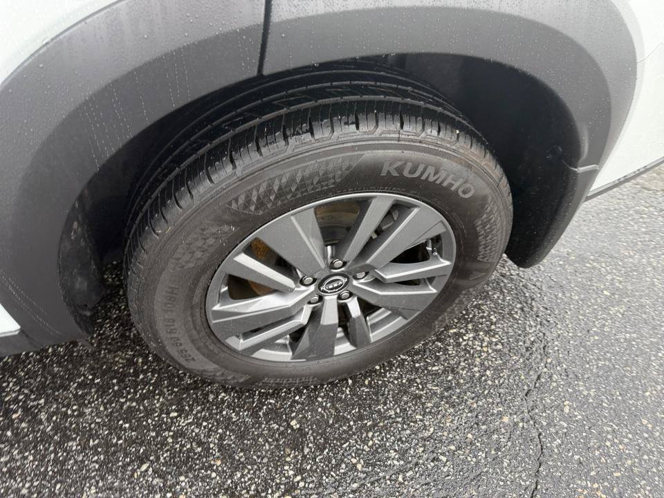 Used 2025 Nissan Pathfinder SV FWD image 22