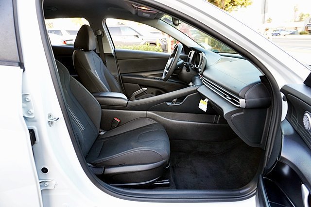 Used 2021 Hyundai Elantra SEL FWD image 18