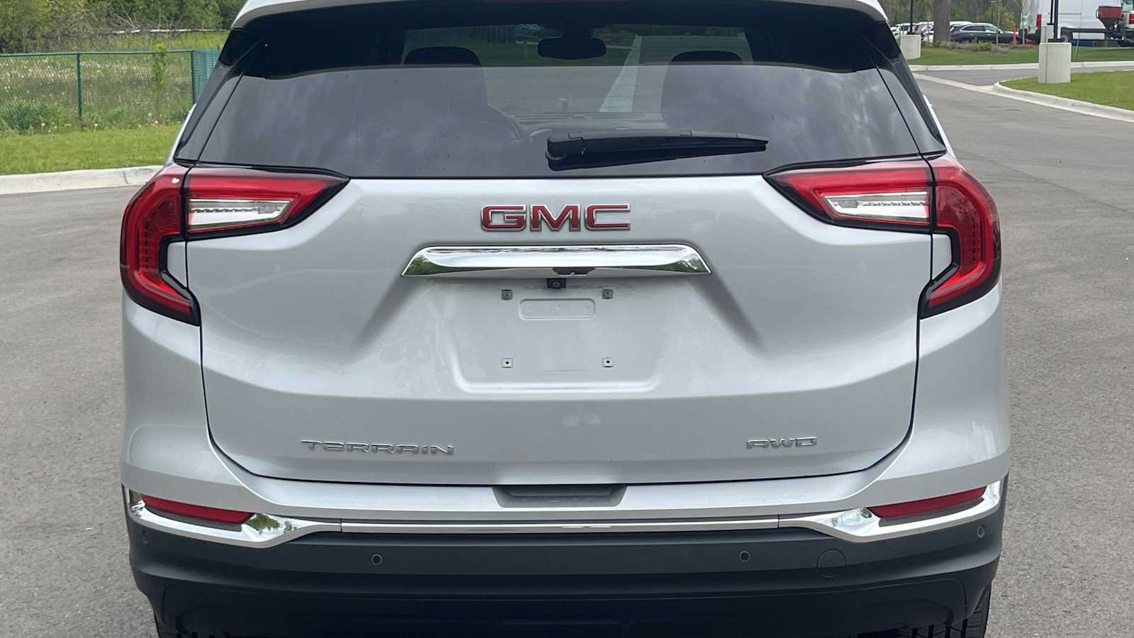 Used 2022 GMC Terrain SLT w/ Infotainment Package II AWD/4WD image 18