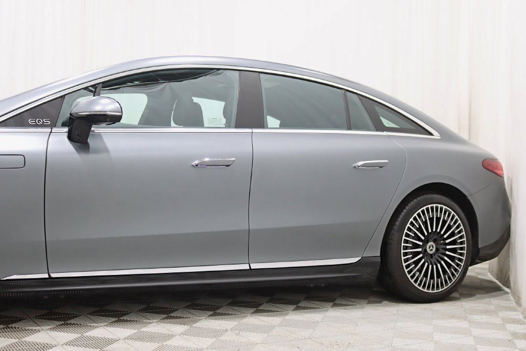 Used 2023 Mercedes-Benz EQS 580 4MATIC Sedan image 3