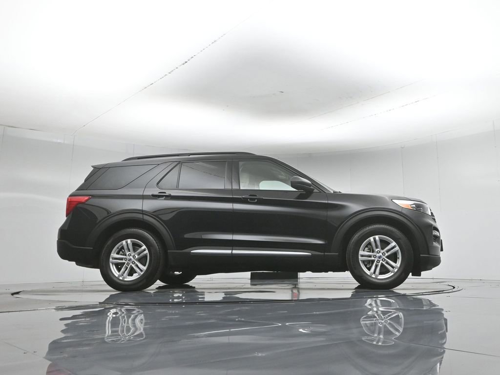 Used 2024 Ford Explorer XLT w/ Equipment Group 202A RWD image 52