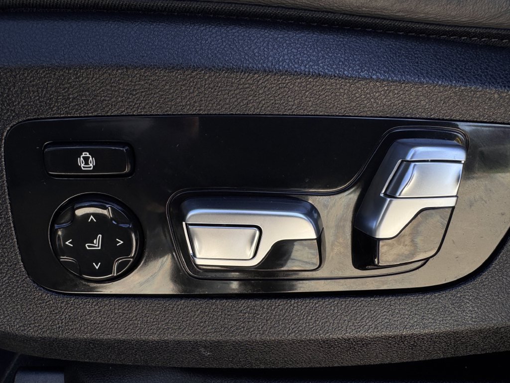 Used 2023 BMW X7 xDrive40i AWD/4WD image 25