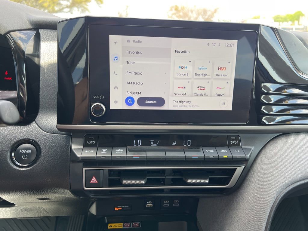 Used 2025 Toyota Camry LE w/ Convenience Package image 30