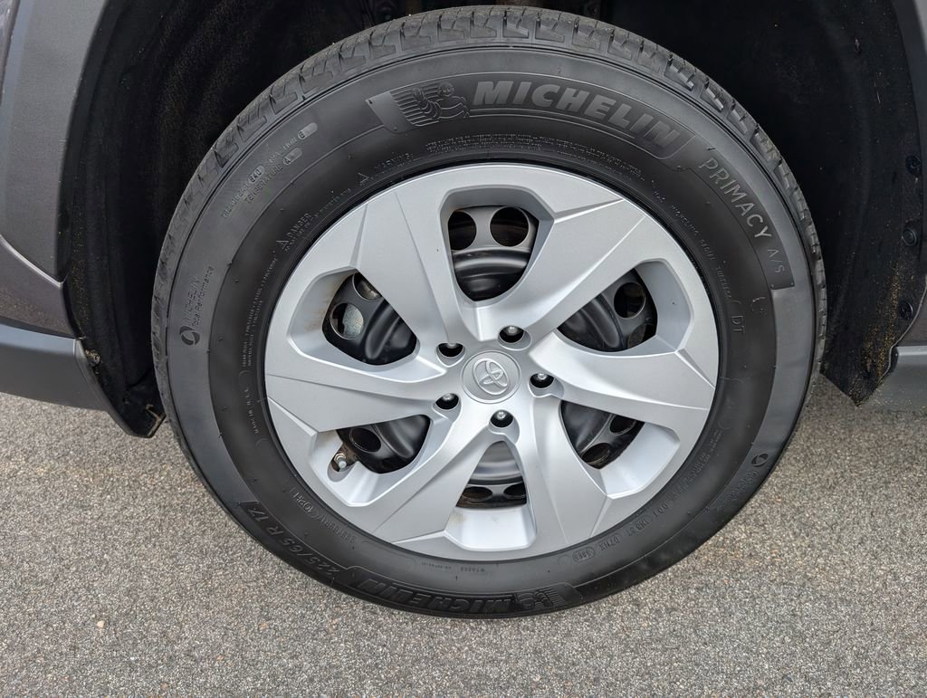 Used 2024 Toyota RAV4 LE image 12