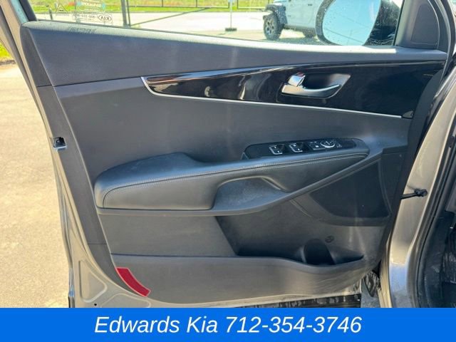 Used 2017 Kia Sorento LX w/ LX Convenience Package image 17