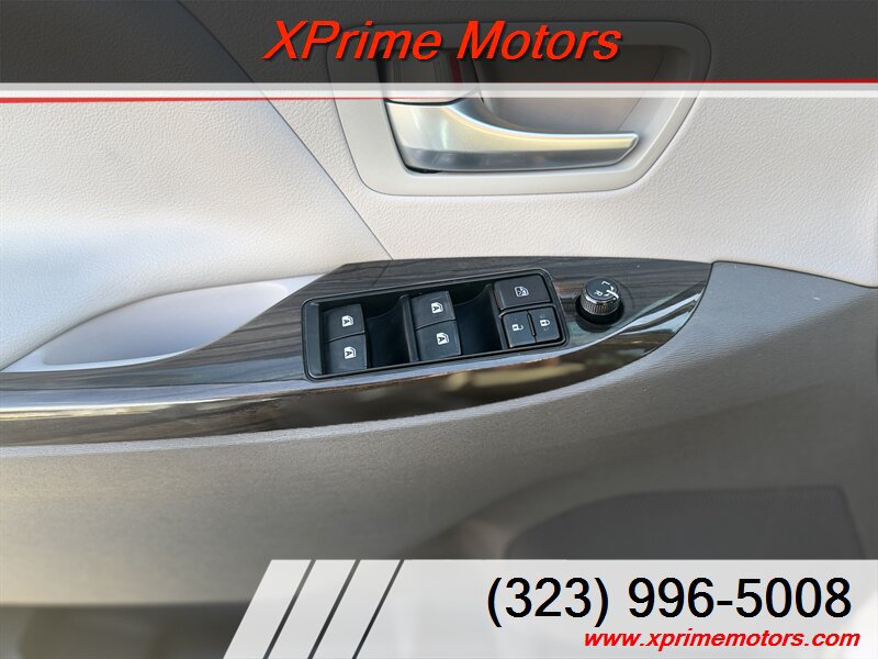 Used 2015 Toyota Sienna XLE w/ XLE Navigation Package FWD image 17
