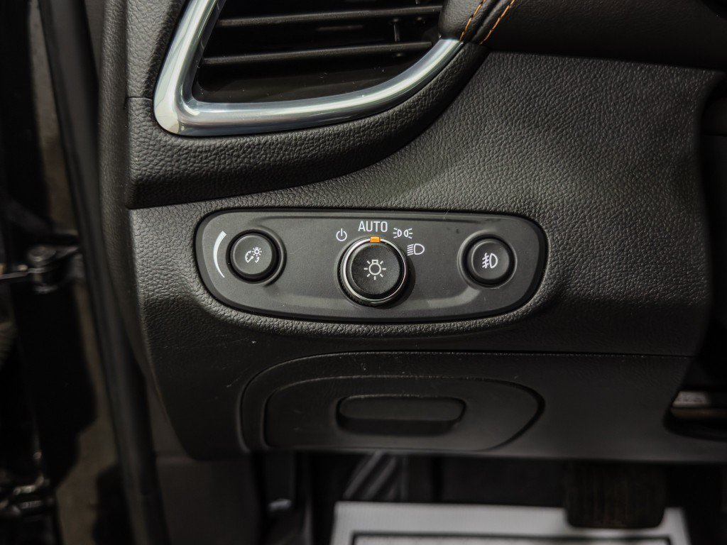 Used 2020 Chevrolet Trax Premier FWD image 26