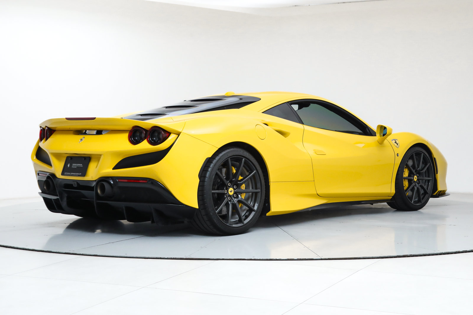 Certified 2022 Ferrari F8 Tributo RWD image 3