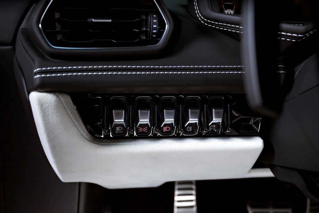 Used 2024 Lamborghini Huracan EVO AWD/4WD image 28