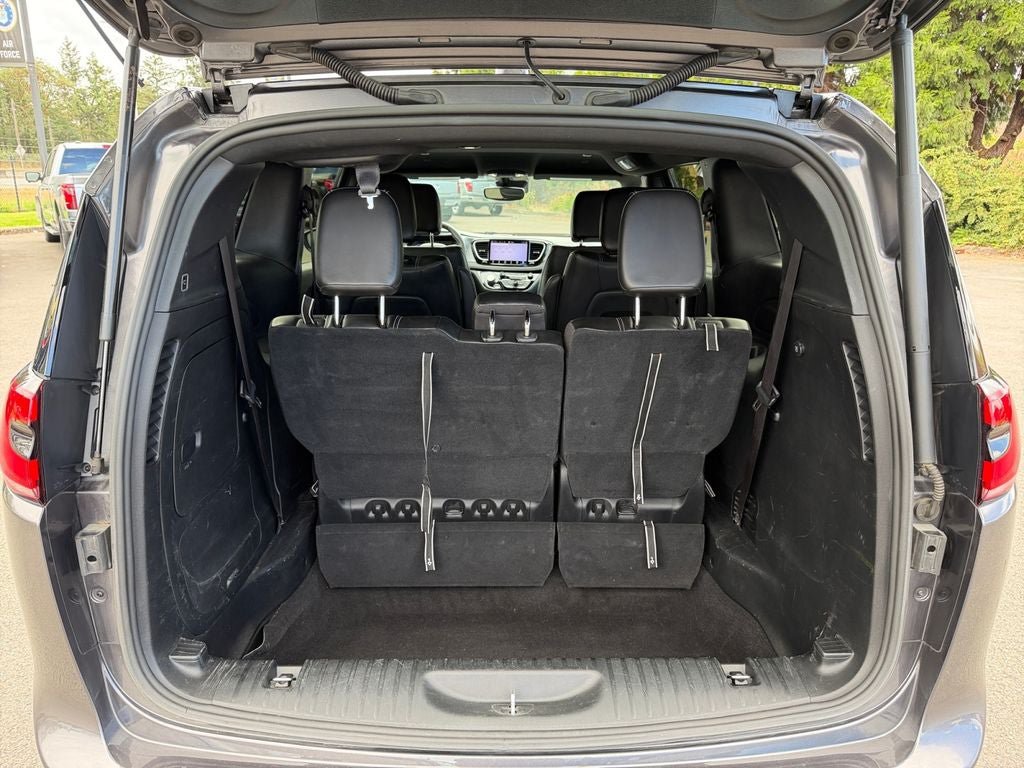 Used 2023 Chrysler Pacifica Touring-L w/ S Appearance Package FWD image 22