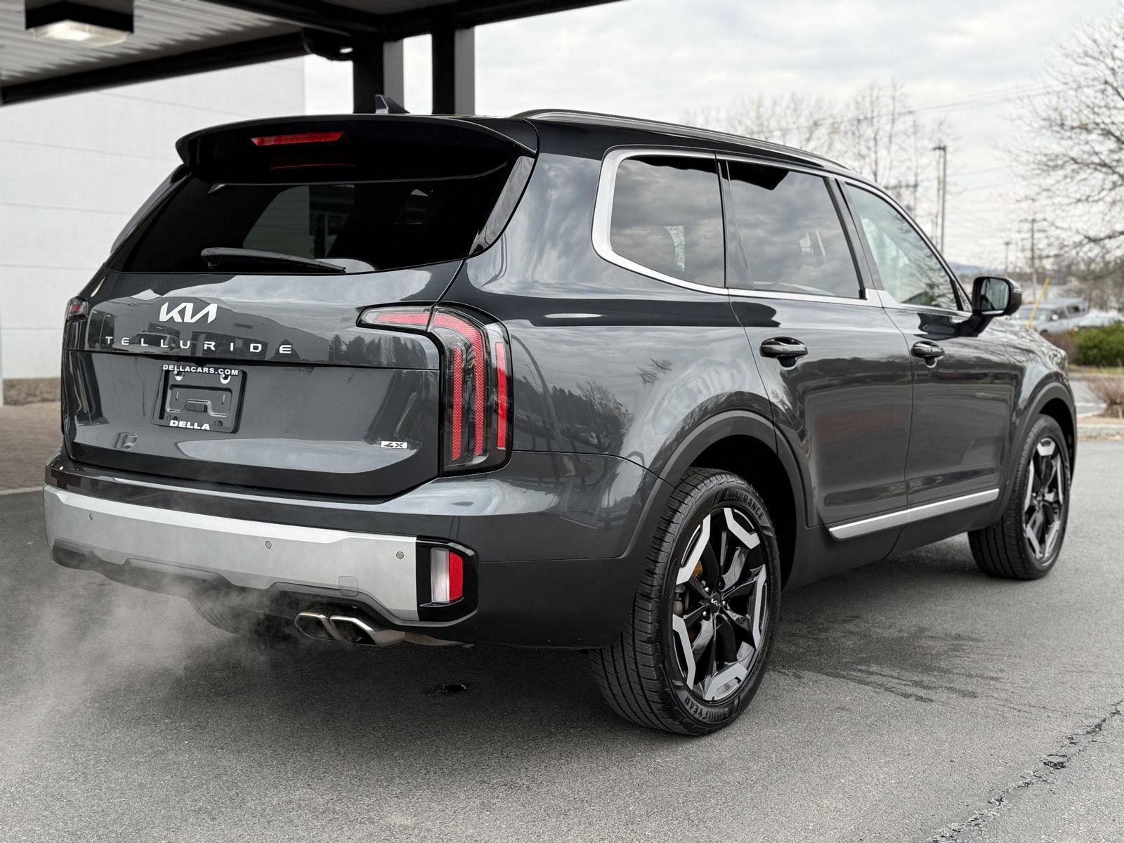 Used 2023 Kia Telluride EX w/ EX Captain's Chair Package AWD/4WD image 5