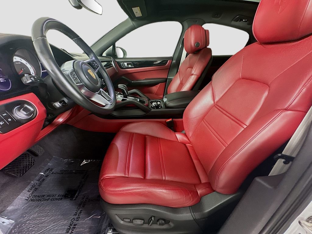 Certified 2023 Porsche Cayenne Platinum Edition image 5