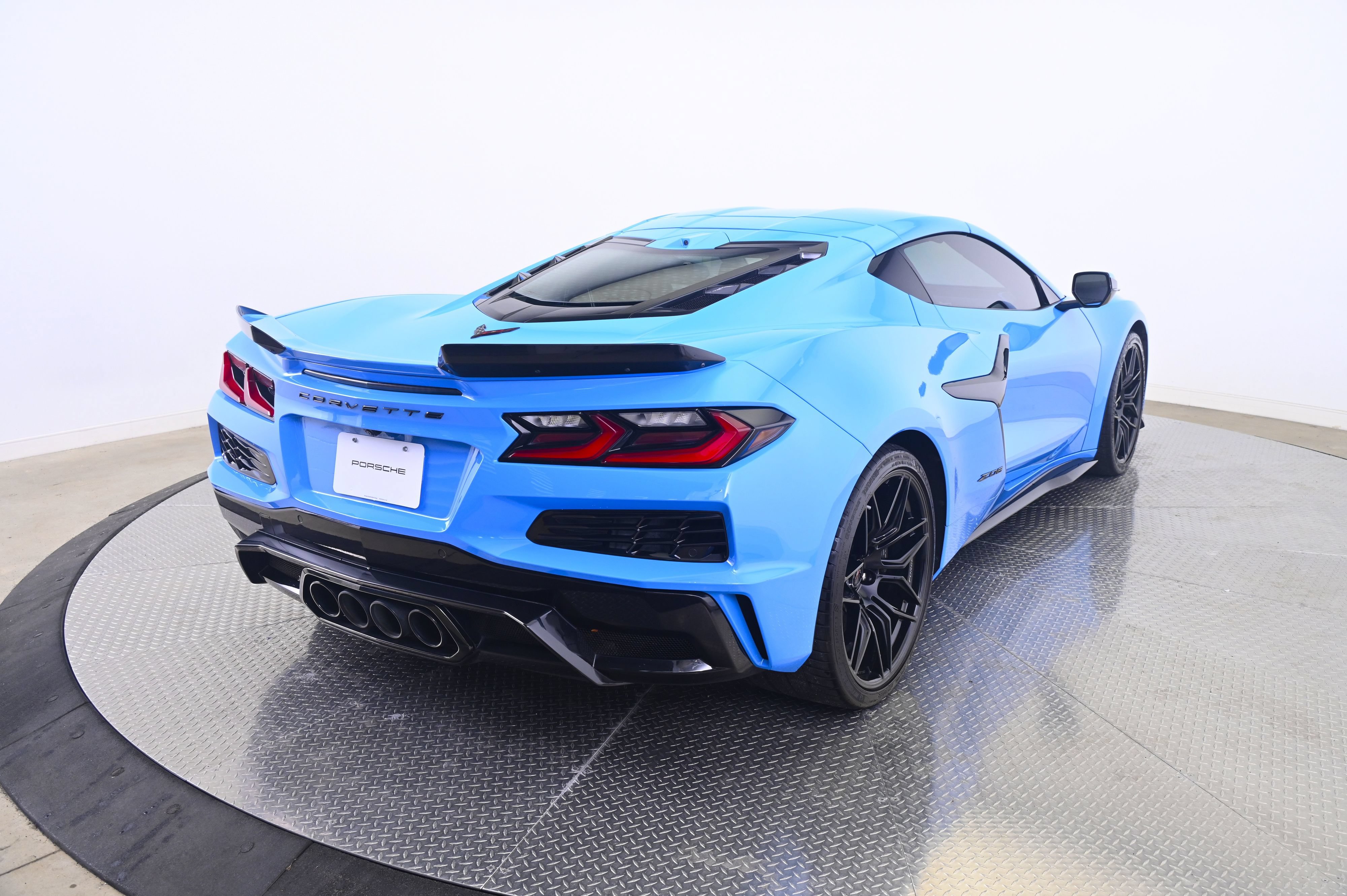 Used 2023 Chevrolet Corvette Z06 RWD image 7