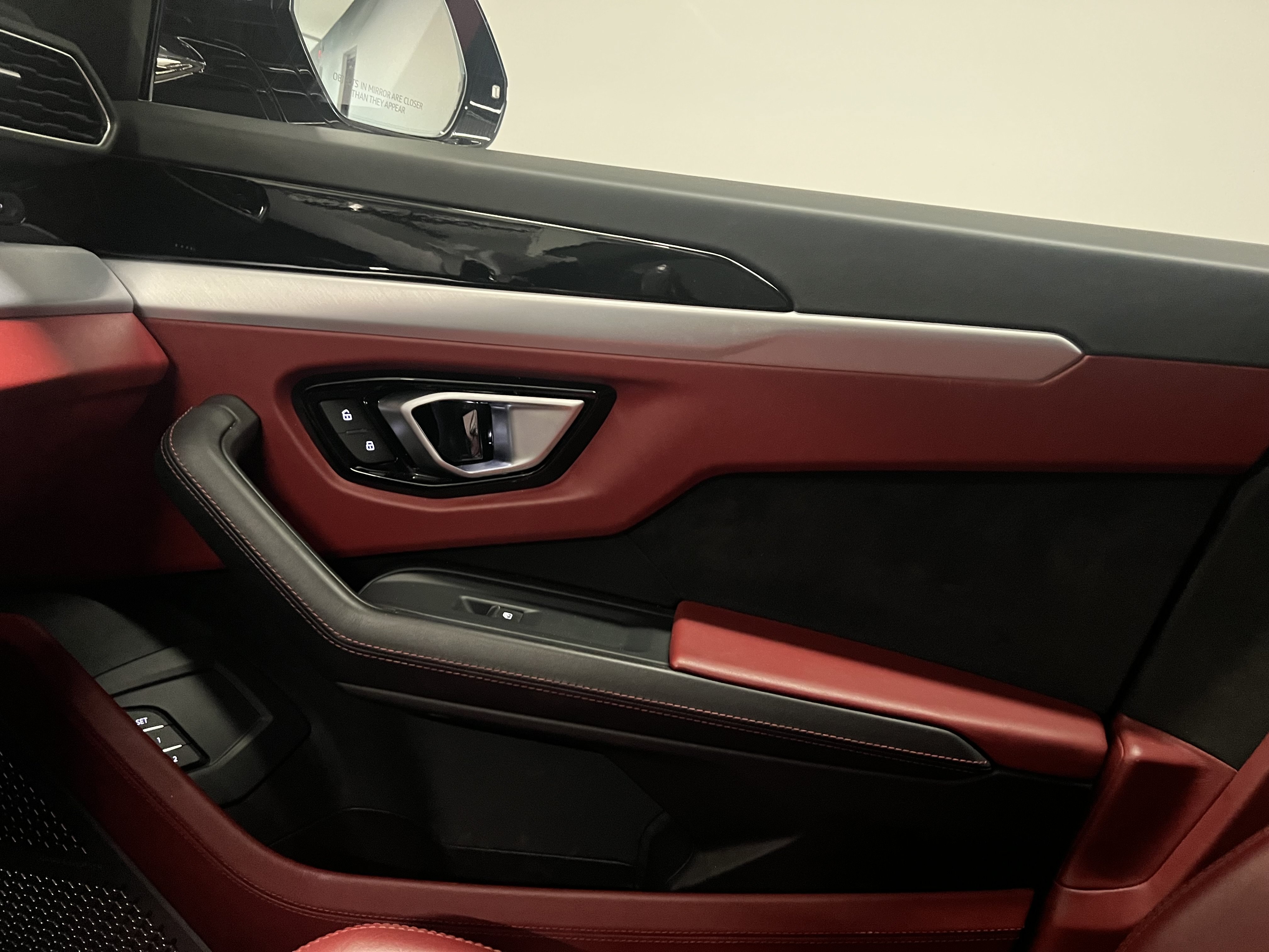 Used 2019 Lamborghini Urus AWD/4WD image 23