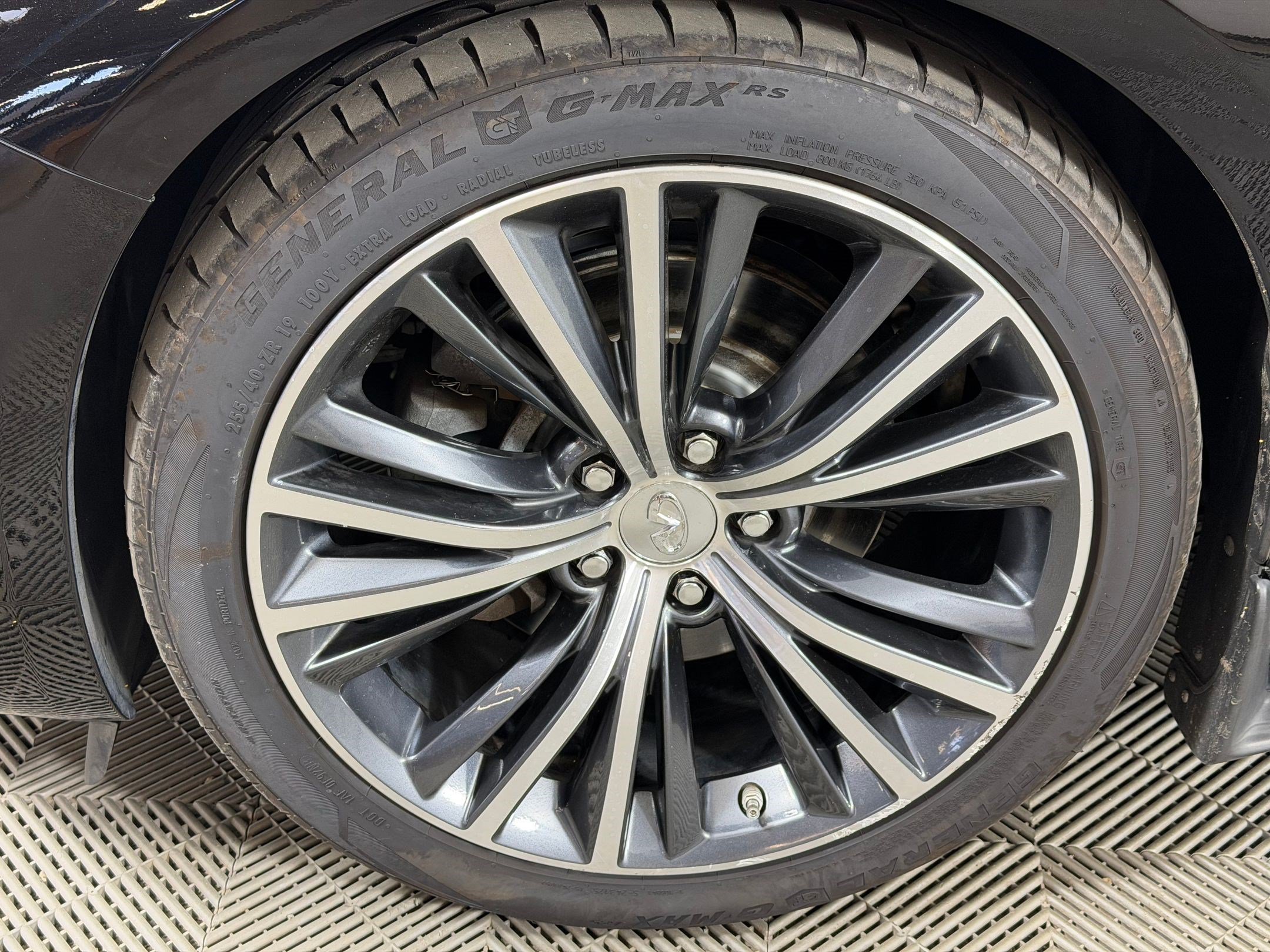 Used 2017 INFINITI Q60 3.0t w/ Premium Plus Package 3.0T AWD/4WD image 12