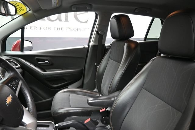 Used 2019 Chevrolet Trax LT w/ LT Convenience Package FWD image 17