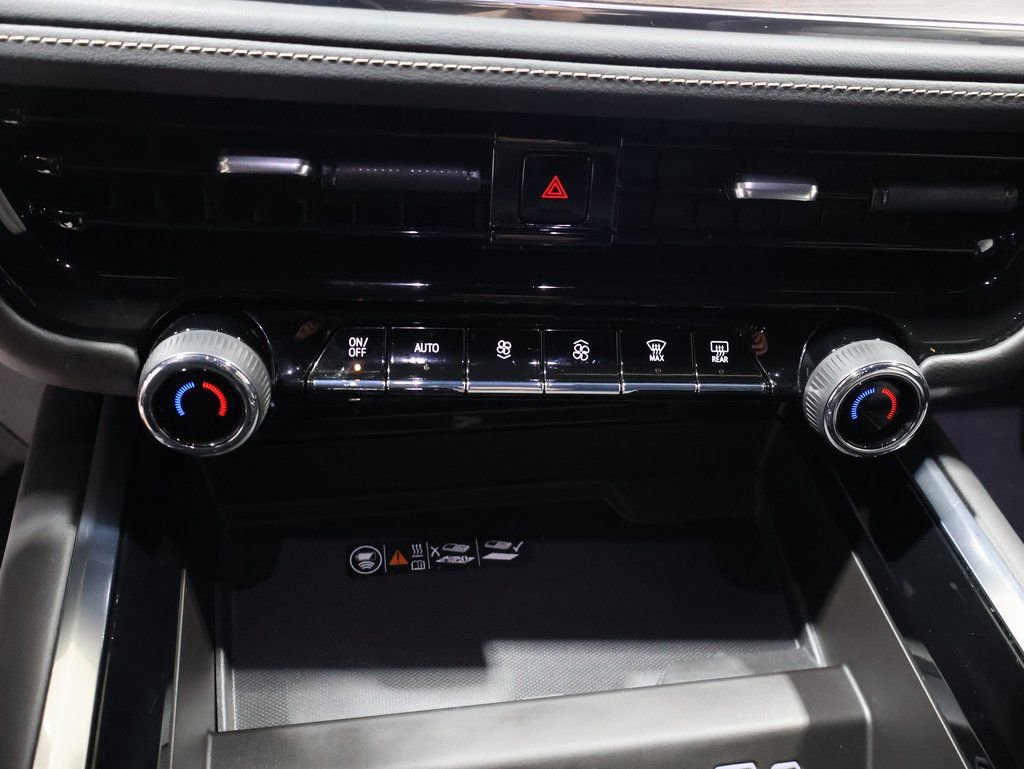 Used 2025 Chevrolet Suburban Premier image 30