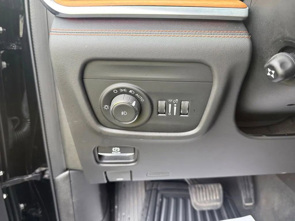 Used 2021 Jeep Grand Cherokee L Summit AWD/4WD image 19