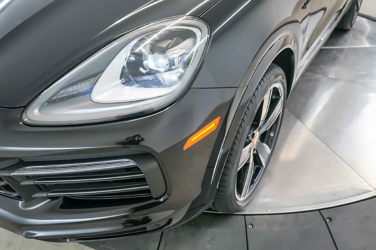 Certified 2023 Porsche Cayenne Platinum Edition AWD/4WD image 16
