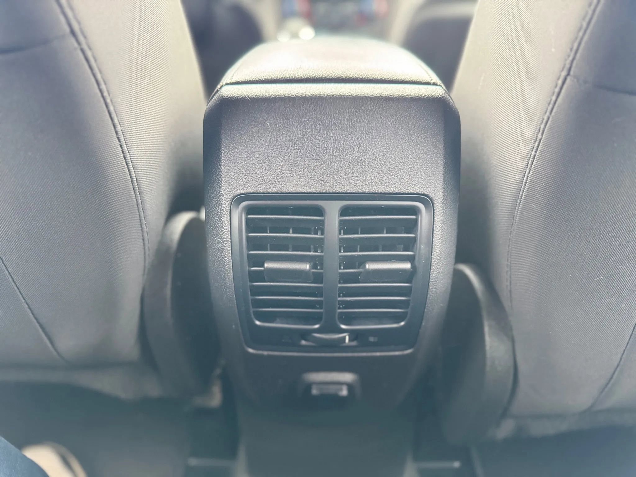 Used 2019 Ford Escape SE image 40