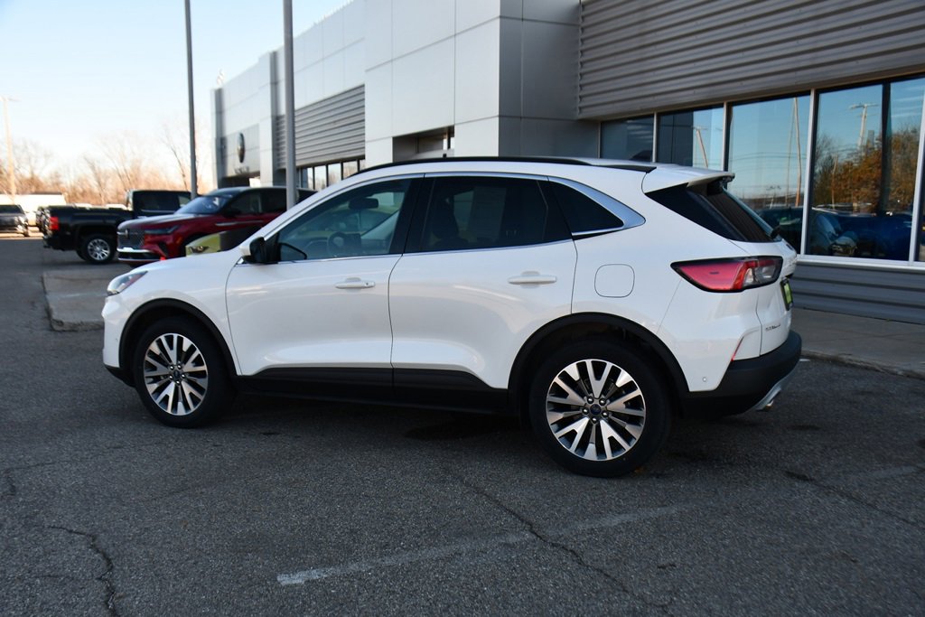 Used 2021 Ford Escape Titanium image 3