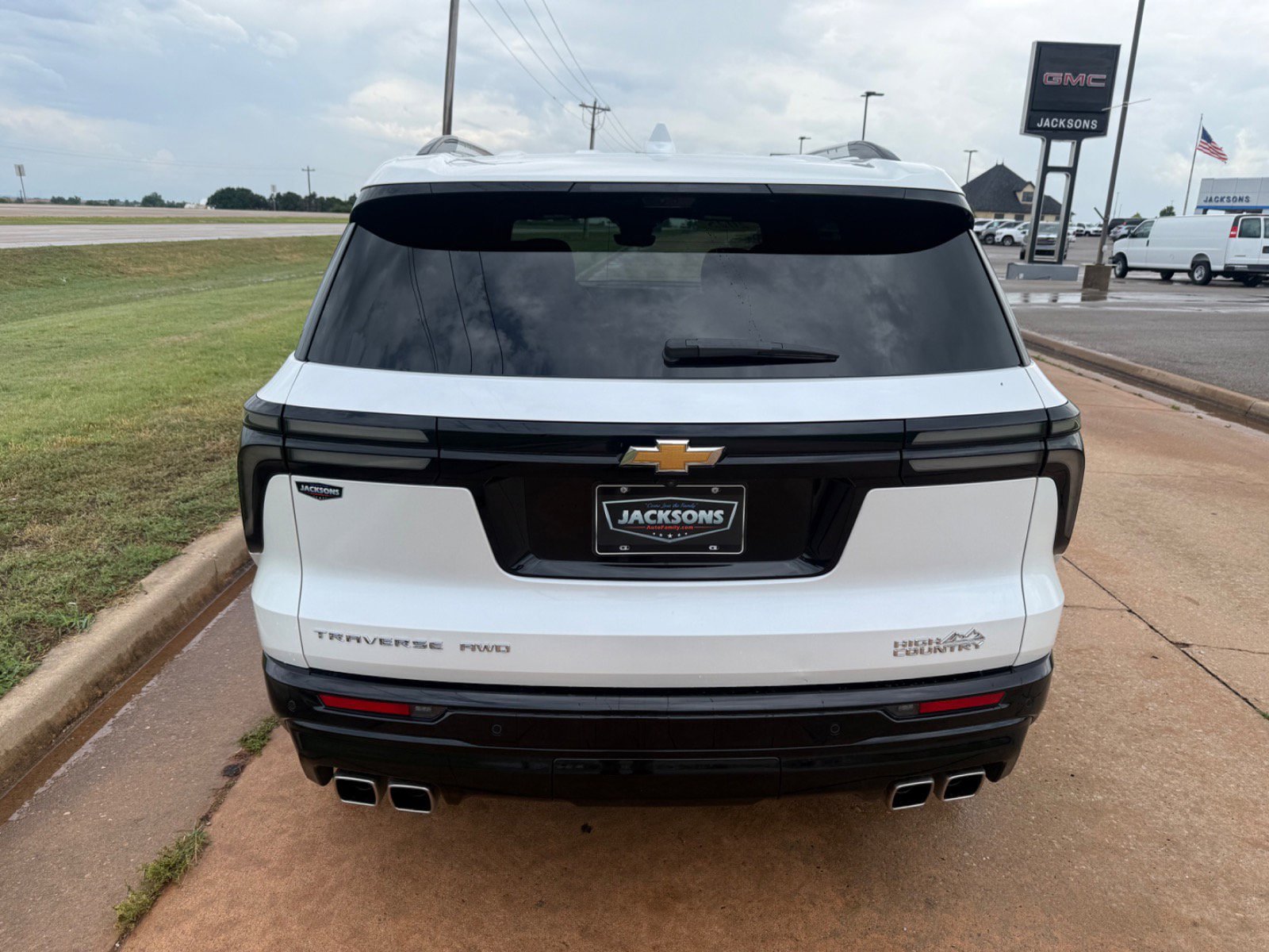 Used 2025 Chevrolet Traverse High Country w/ LPO, Floor Liner Package AWD/4WD image 4