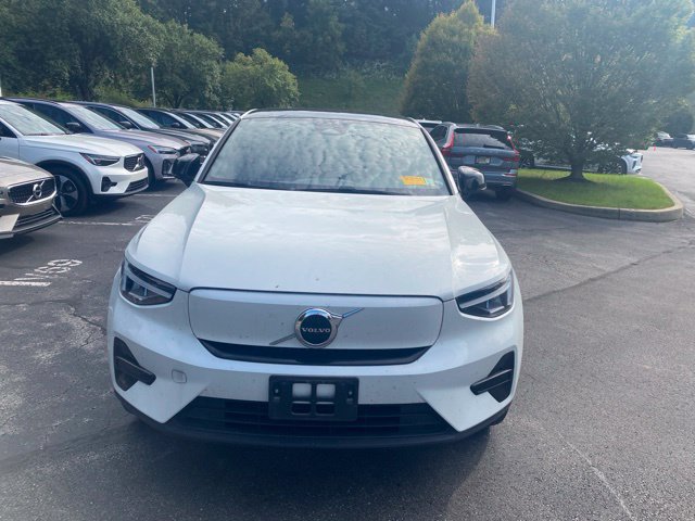 Used 2023 Volvo C40 Recharge Core AWD/4WD image 2