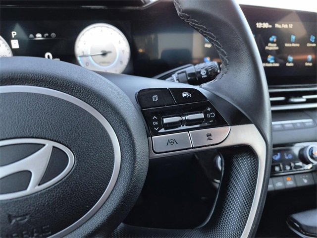 Used 2025 Hyundai Elantra SEL image 27