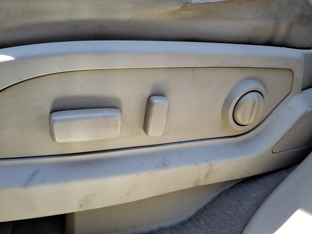 Used 2011 Buick Enclave CXL FWD image 5