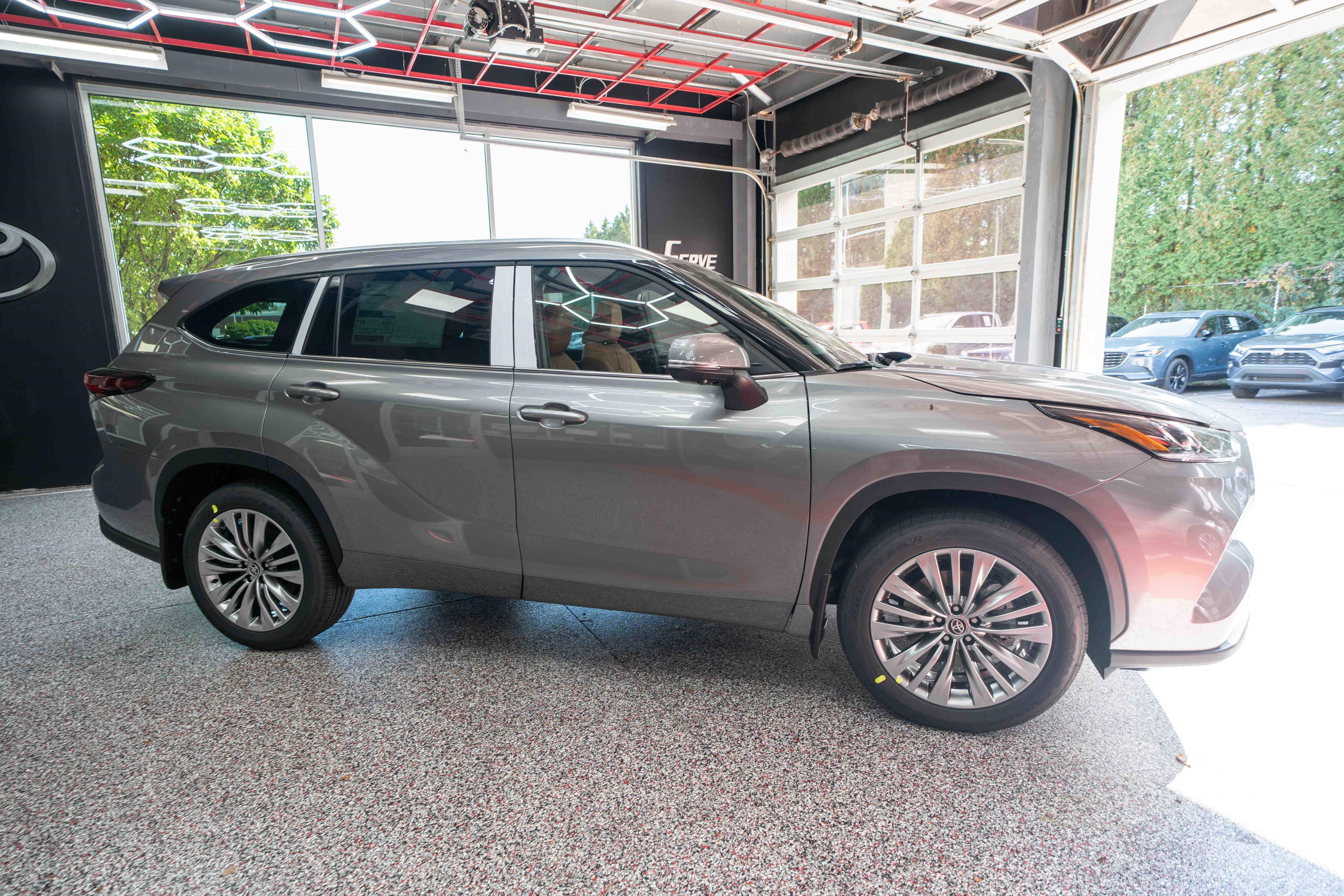 New 2026 Toyota Highlander Platinum image 5