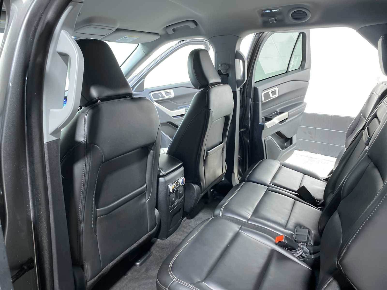 Used 2022 Ford Explorer XLT w/ Equipment Group 202A image 12