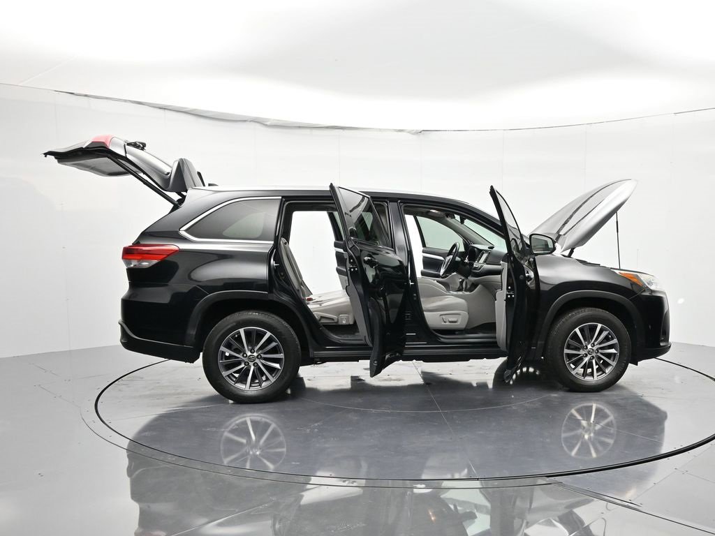 Used 2017 Toyota Highlander image 46