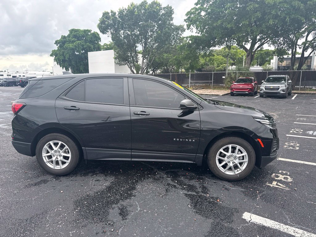 Used 2024 Chevrolet Equinox LS w/ LS Convenience Package FWD image 3