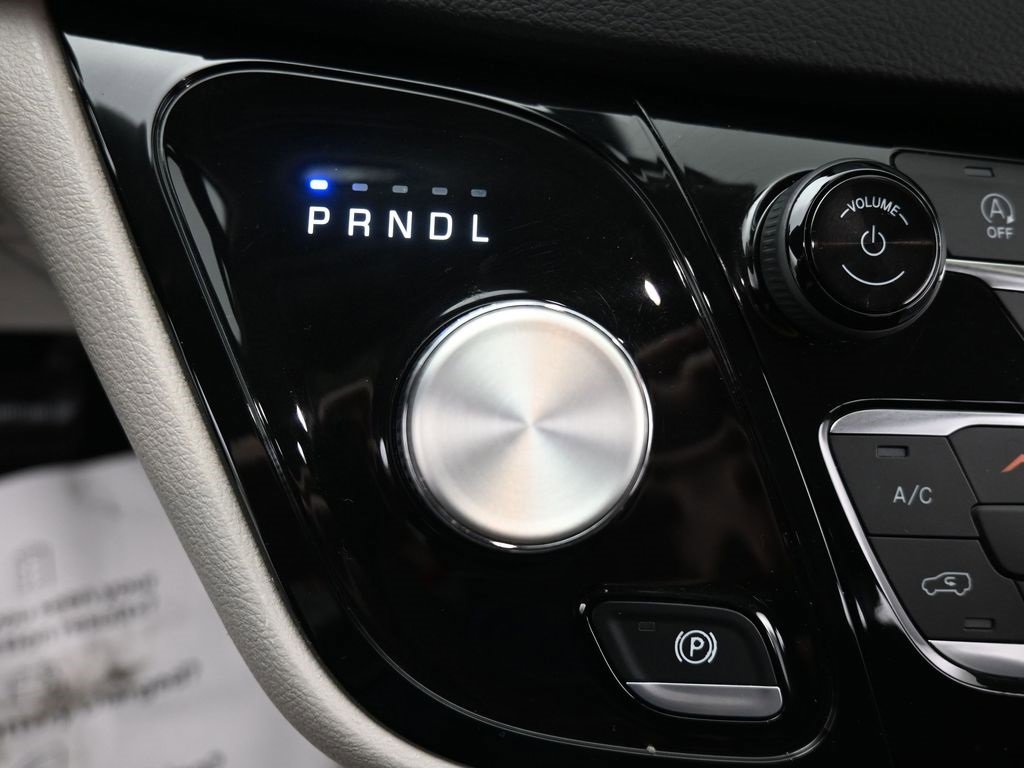 Used 2022 Chrysler Voyager LX image 22