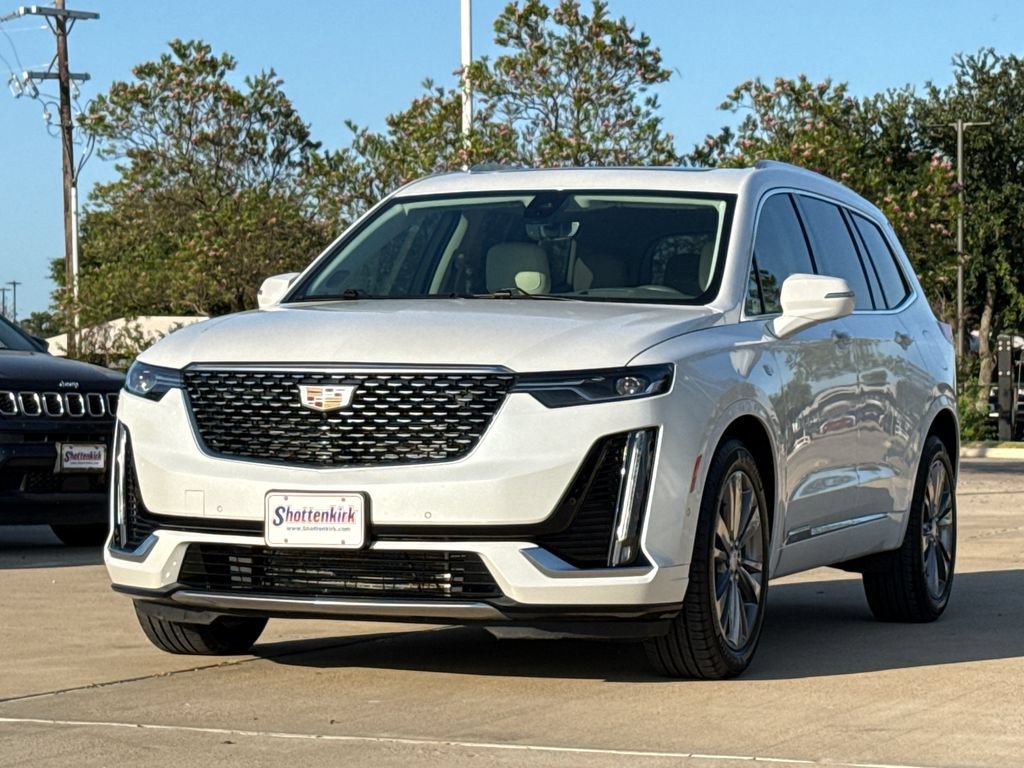 Used 2024 Cadillac XT6 Premium Luxury w/ Technology Package FWD image 3