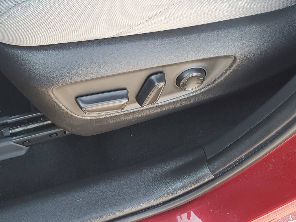 Certified 2023 Toyota Venza LE image 19