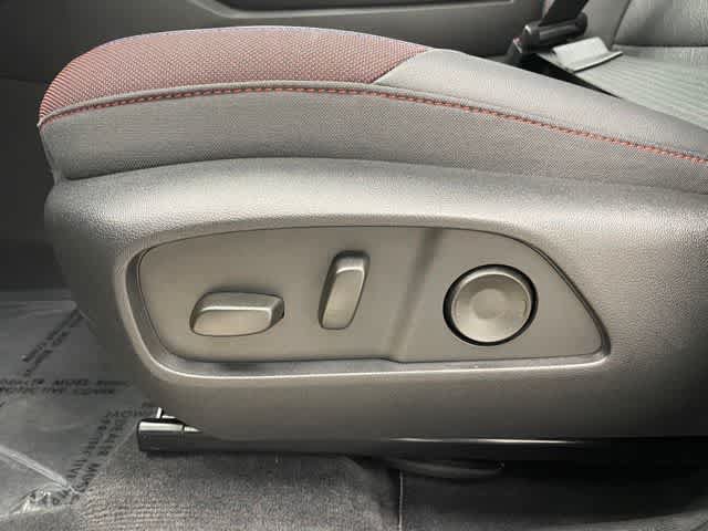 Certified 2025 Chevrolet Equinox RS AWD/4WD image 11