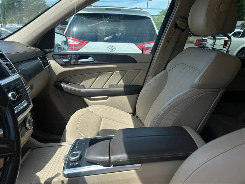 Used 2015 Mercedes-Benz GL 450 4MATIC image 11