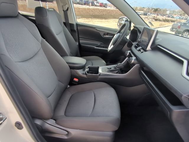 Used 2025 Toyota RAV4 XLE AWD/4WD image 32