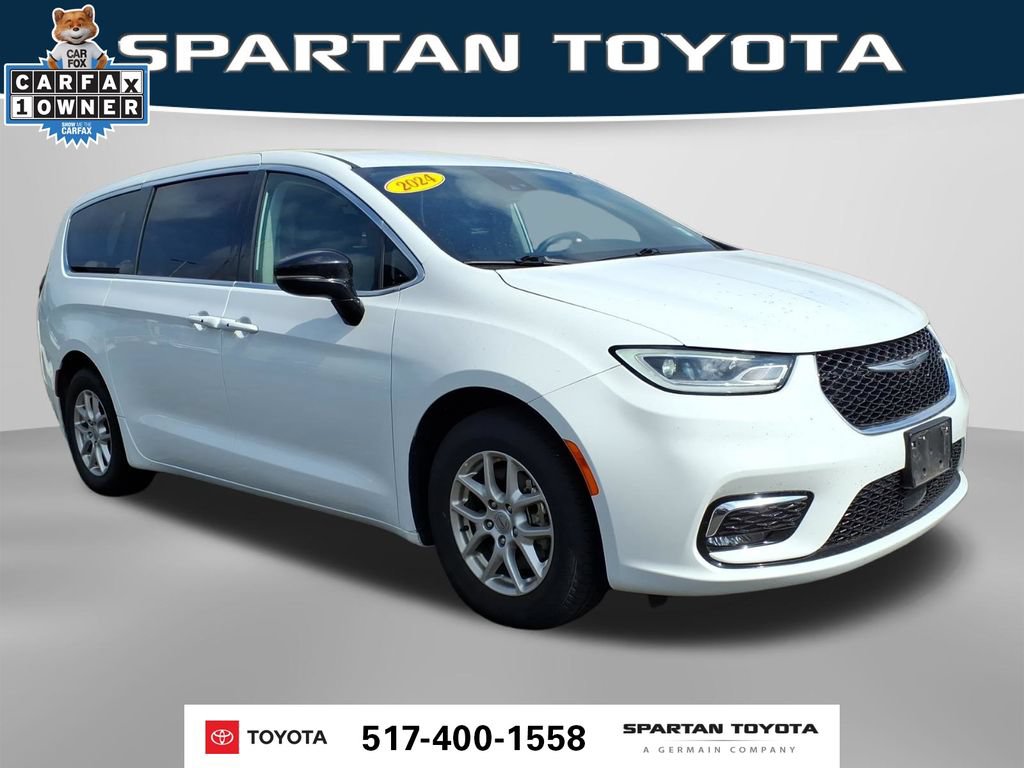 Used 2024 Chrysler Pacifica Touring-L FWD image 5