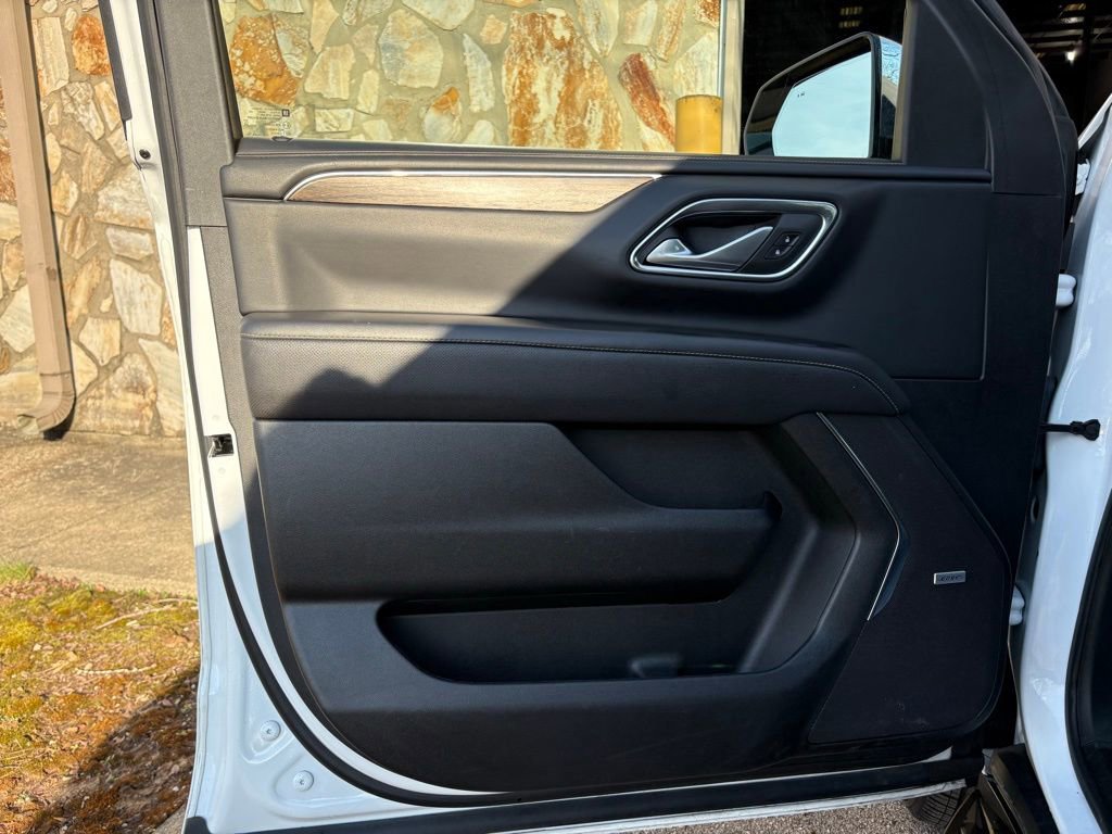 Used 2023 Chevrolet Suburban Premier image 20