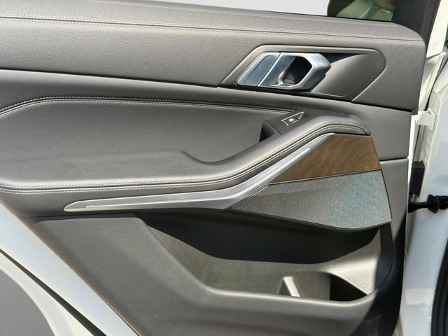 Used 2022 BMW X5 xDrive40i w/ M Sport Package AWD/4WD image 17