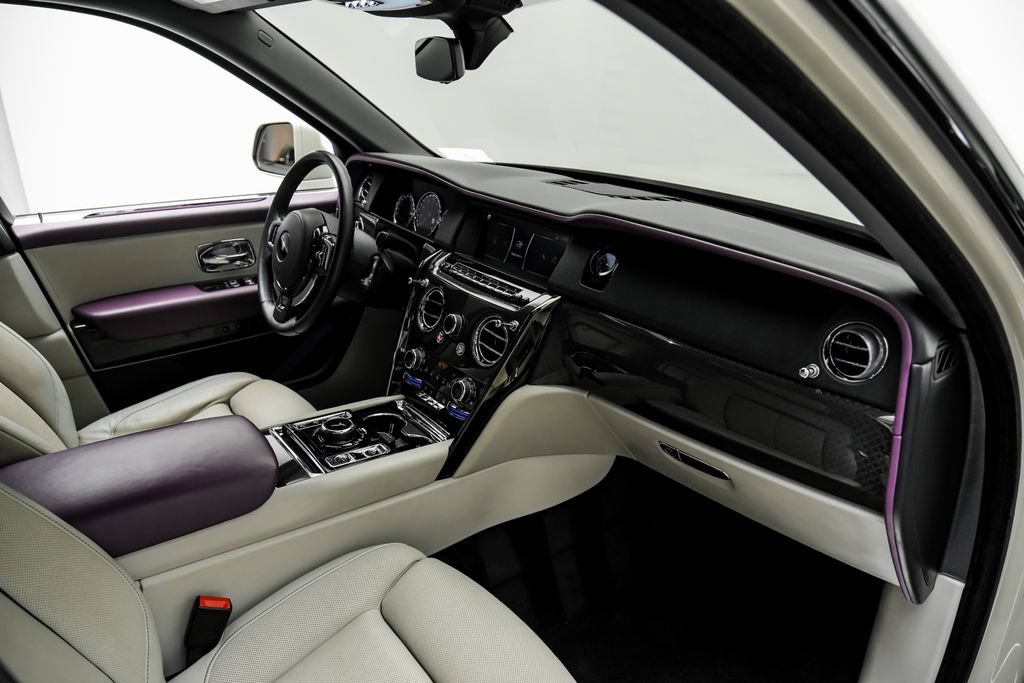 Used 2022 Rolls-Royce Cullinan Black Badge AWD/4WD image 16