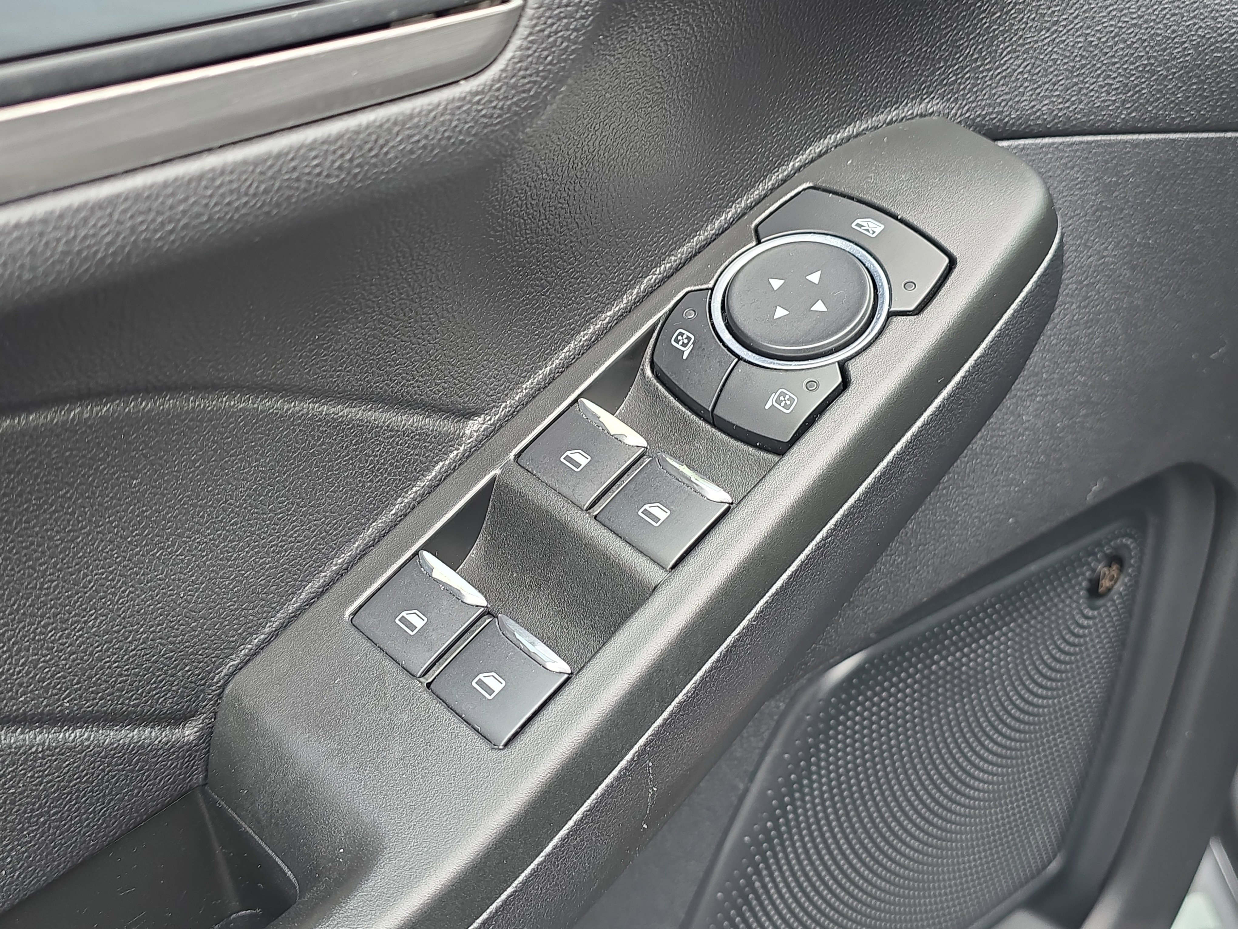 Used 2021 Ford Escape Titanium image 22