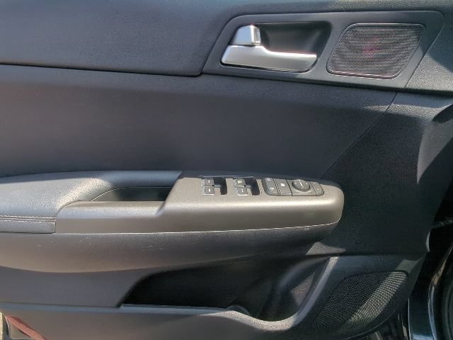 Used 2020 Kia Sportage LX AWD/4WD image 11