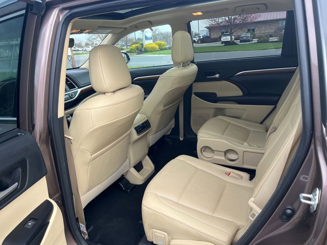 Used 2018 Toyota Highlander Limited Platinum AWD/4WD image 25