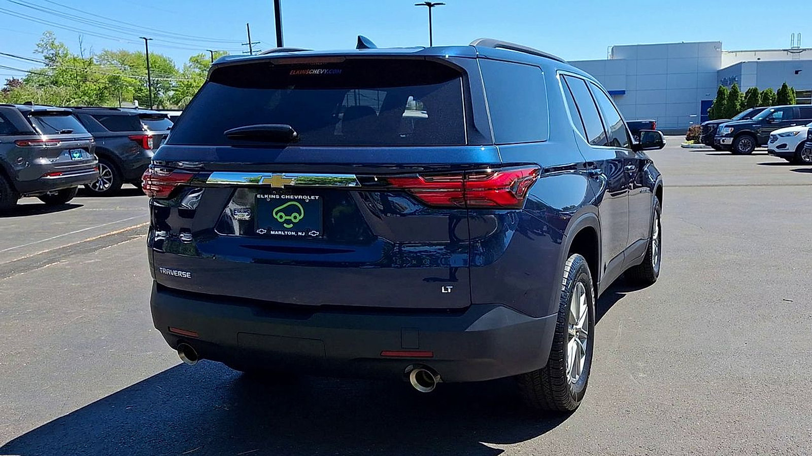 Certified 2023 Chevrolet Traverse LT FWD image 2