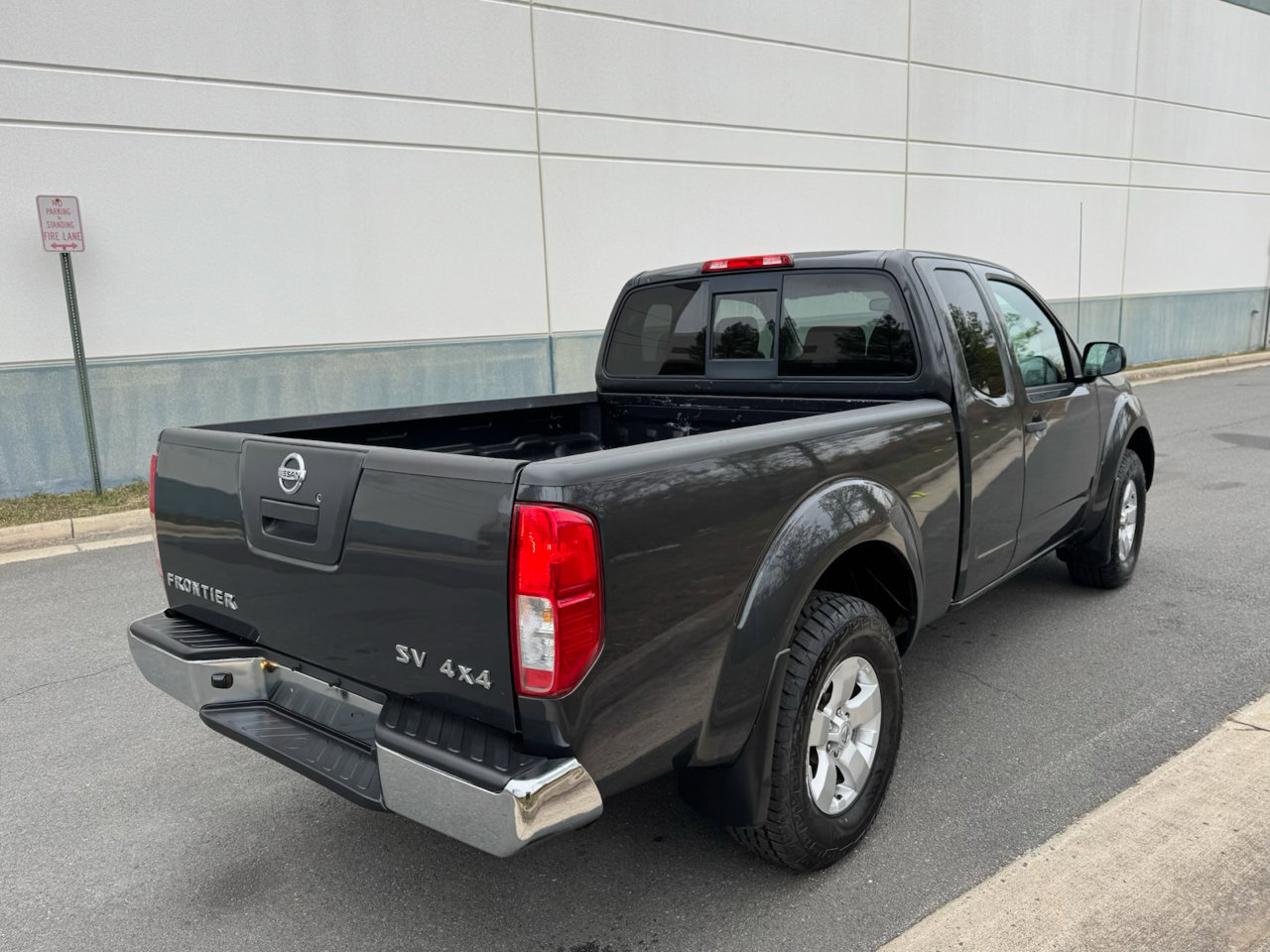 Used 2012 Nissan Frontier SV image 3
